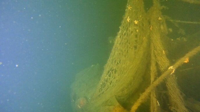 Geisternetz in 27 Metern Tiefe 