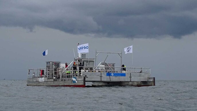 Das Müllsammelschiff Sehkuh im Einsatz gegen die Meeresverschmutzung