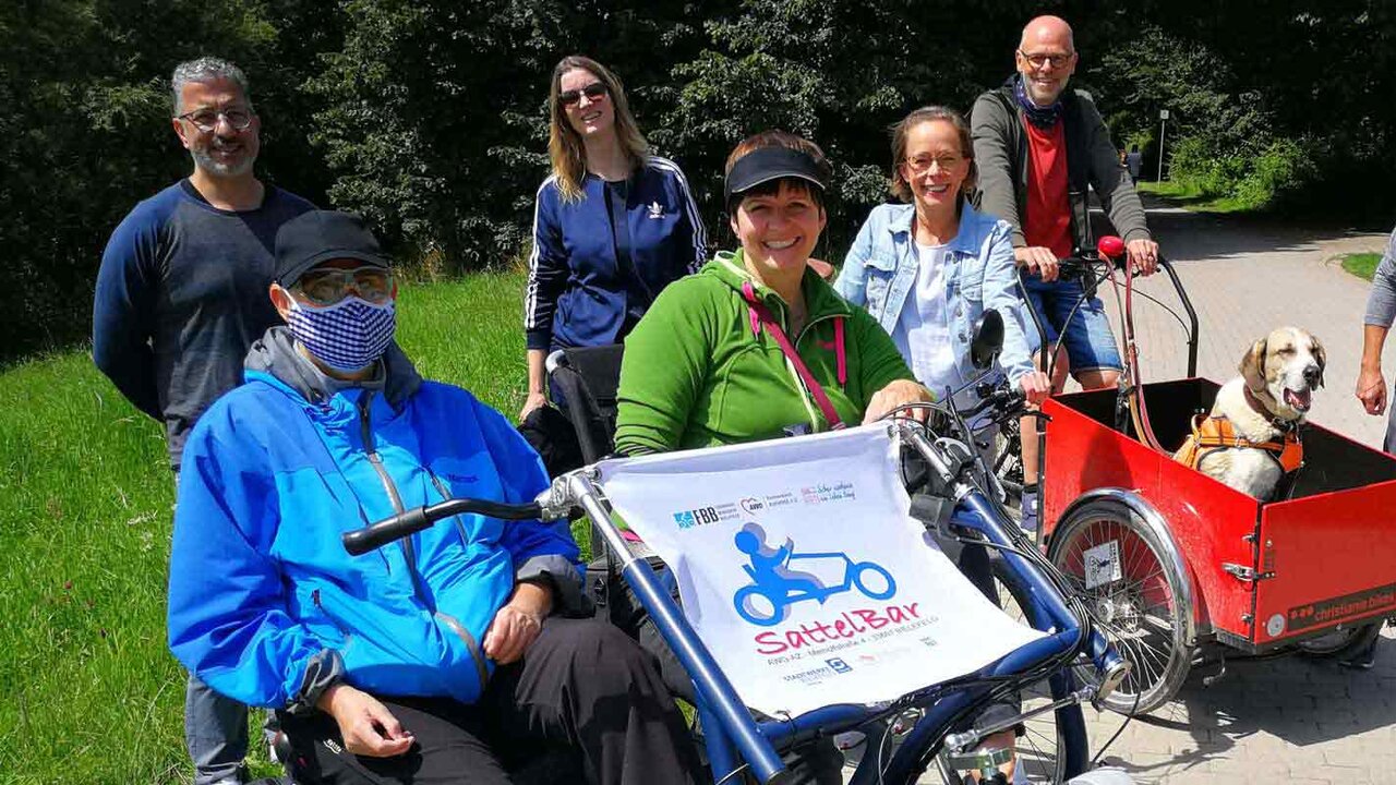 Fahrradguppe mit den Rädern der AWO