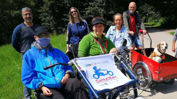 Fahrradguppe mit den Rädern der AWO